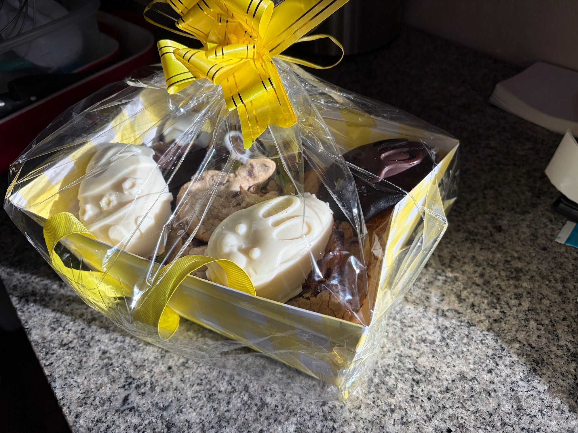 ジュエリーのバラエティセット 約4.3kg Sweet treat basket – Mad Zazzi's